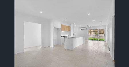 FAMILY 4 BED HOSUE IN COVELLA ESTATE WITH SOLAR SYSTEM + BATTERY - Photo 5