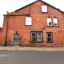 8 bedroom House in Archery Road, Leeds - Photo 1