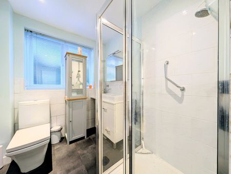 2 Bed Flat, Vincent Court, SW19 - Photo 5