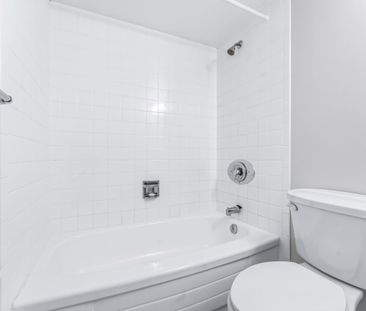 Spacious Two-Bedroom Condo for Rent Near Rideau River - Photo 2