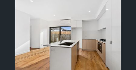 Modern and Stylish Living - Photo 2