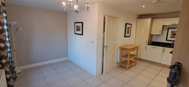 5 bed end of terrace house to rent in Three Valleys Way, Bushey, WD23 - Photo 1