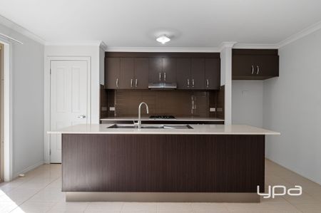 MODERN FAMILY LIVING IN A PRIME BACCHUS MARSH LOCATION - Photo 2