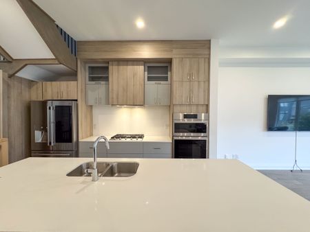 For Lease - 22 Direzze Court, Richmond Hill, Ontario - Photo 5