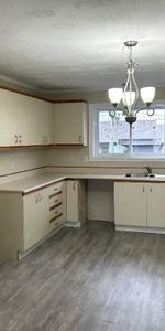 BEAU 5 1/2 - EMPLACEMENT IDÉAL - STATIONNEMENTS - Photo 4