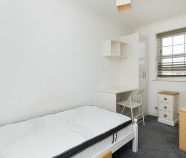 3 bedroom apartment to rent - Photo 6