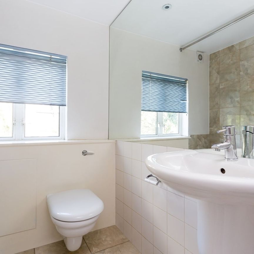 3 Bed Terraced House, Sandringham Road, E8 - Photo 1