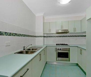 SPACIOUS OVERSIZE 3 BEDROOM APARTMENT WITH LOCK UP GARAGE - Photo 3