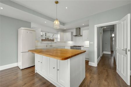 4 bedroom semi-detached house to rent - Photo 3