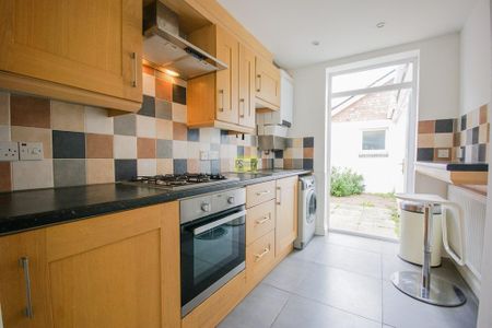 2 bedroom terraced house to rent - Photo 4