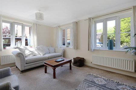 3 bedroom semi-detached house to rent - Photo 2