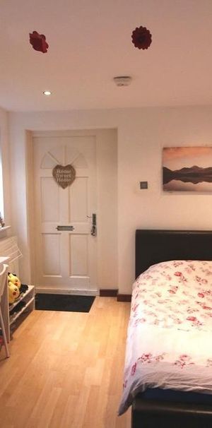 Studio to rent - Photo 1