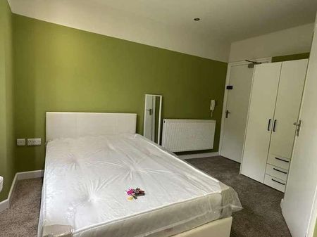 All Ensuites // Arboretum View // Bed // Aug, LN2 - Photo 3