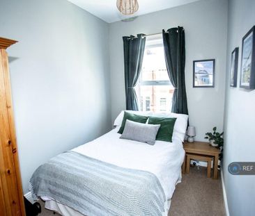 3 bedroom flat to rent - Photo 5