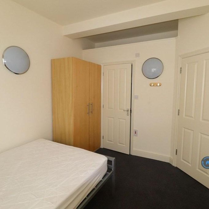 1 bedroom in a flat share to rent - Photo 1