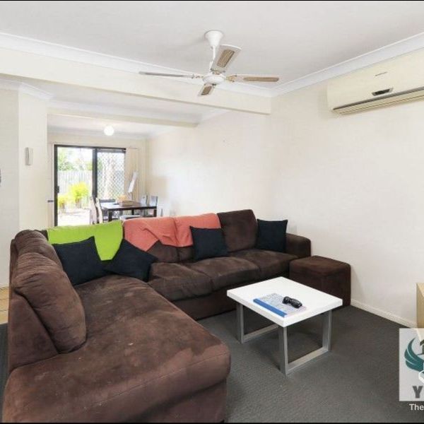 For Rent: Spacious 3 Bed, 2 Bath Townhouse in Prime Location - Photo 1