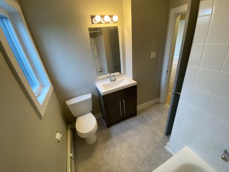 For Lease - 695 Morgan Street Unit# Unit 5, Vanier and Kingsview Park, Ontario - Photo 4