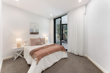 Spacious & Convenient, Stylish 3 Bedroom Unit - Photo 5