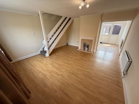 3 bedroom terraced house to rent - Photo 2