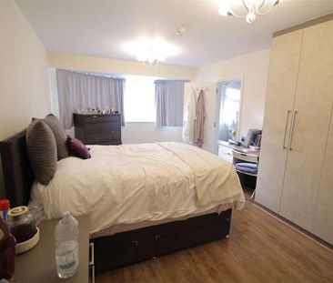 Queens Way, London, NW4 - Photo 2