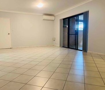 Spacious Ground Floor 2 Bedroom Unit - Close To All Amenities - Photo 2