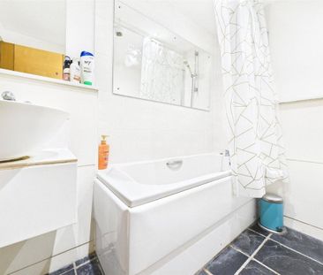 2 bedroom penthouse to rent - Photo 3