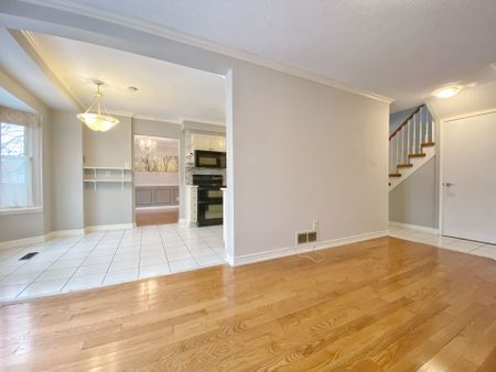 For Lease - 1 Teasdale Court, Aurora, Ontario - Photo 2