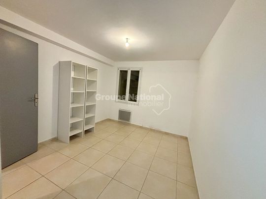 Appartement T4 de 101m2, à Jonquières Saint Vincent, - Photo 1
