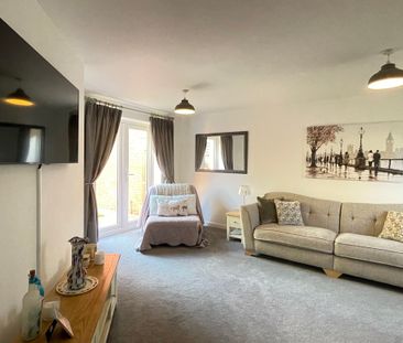 3 bedroom detached to let - Photo 3