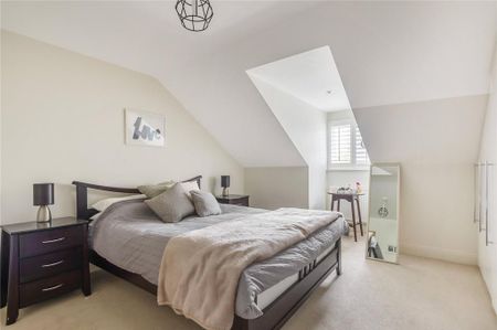 4 bedroom semi-detached house to rent - Photo 4