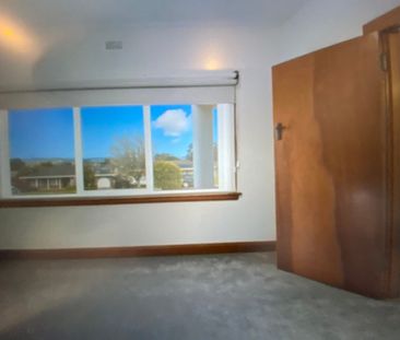 WONDERFUL RENOVATED CLEAN 3 BEDROOM HOUSE INC GARDEN MAINTENANCE FE... - Photo 5