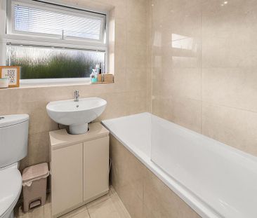 3 bedroom semi-detached house to rent - Photo 2