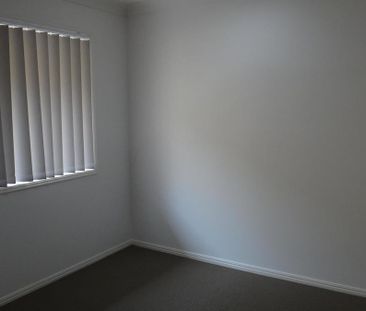 Beautiful Family Home in Quiet Upper Coomera Location - Photo 5