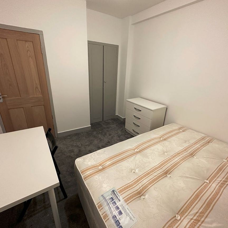 Room in a Shared House, Abercrombie House, W12 - Photo 1