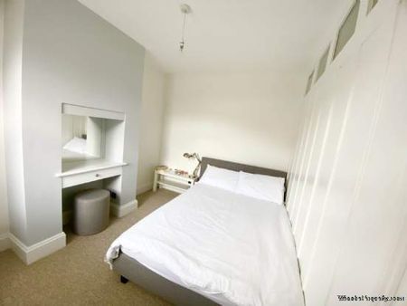 2 bedroom property to rent in Brentwood - Photo 3