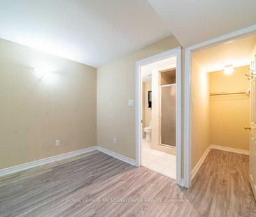 Detached Home For Lease | W8095762 - Photo 5