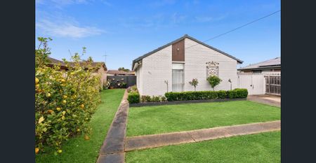 Modern Family Living with Space and Style - Photo 2