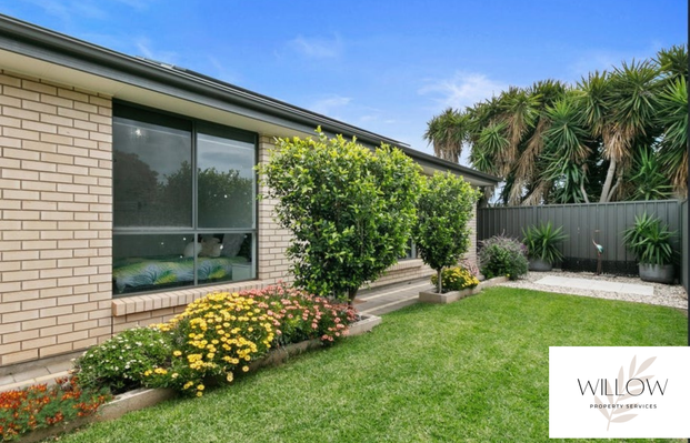 Low Maintenance & Stylish! - Photo 1