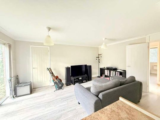 Ford Court, Beaulieu Road, SO45 - Photo 1