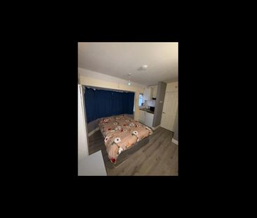 Studio Flat, Roxeth Green Avenue, HA2 - Photo 1