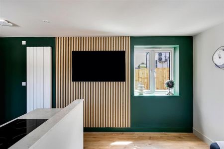 5 bedroom flat to rent - Photo 2