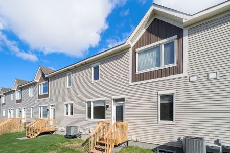 For Lease - 684 Expansion Road, Barrhaven, Ontario - Photo 2