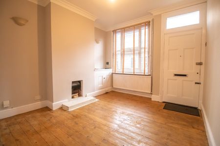 2 Bed Terraced House, Bosworth Street, LE3 - Photo 2