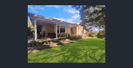 Spacious 3 Bedroom Family Home in Prime Baulkham Hills Location - Photo 3