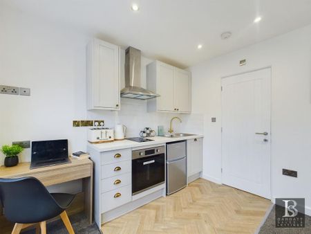 1 bedroom in a house share to rent - Photo 5