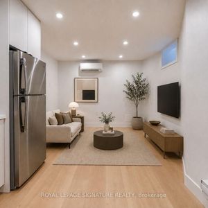 390 Palmerston Boulevard town house — Toronto, ON (1-Bedroom) - 1 Bedroom - Photo 2