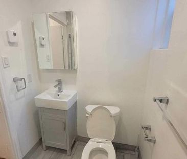 TRES GRAND 3 1/2 - 3485 ELLENDALE - RECEMMENT RENOVE - Photo 3