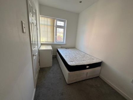 6 bedroom terraced house to rent - Photo 4