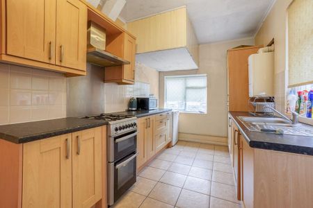 2 bedroom terraced house to rent - Photo 4