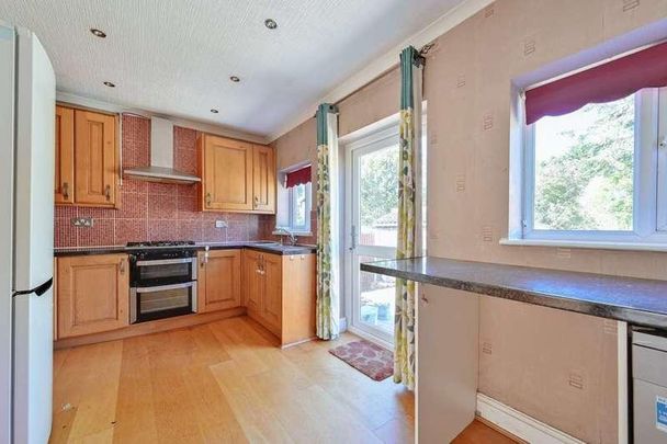 Hobbs Hill, Hp, Hemel Hempstead, HP3 - Photo 1
